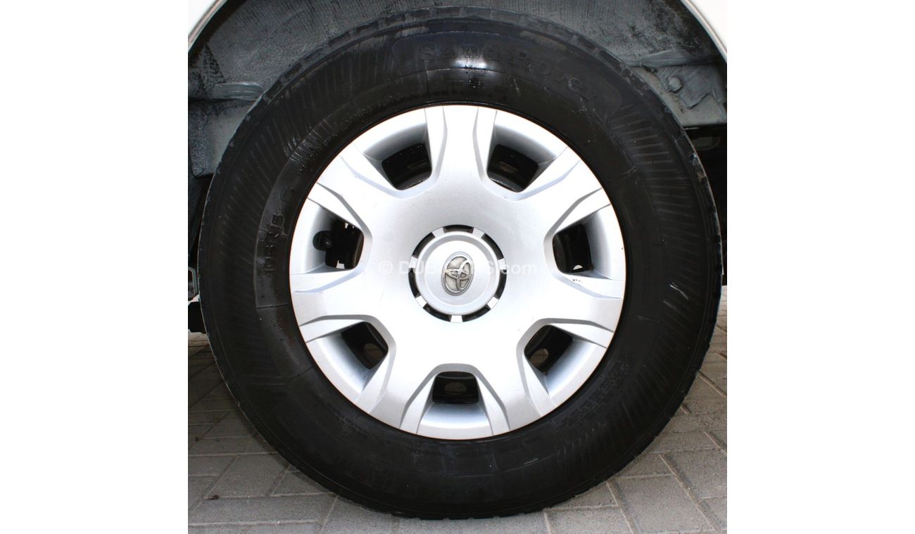 Toyota Hiace GL - High Roof LWB Toyota haice 2017 GCC white excellent condition without accident