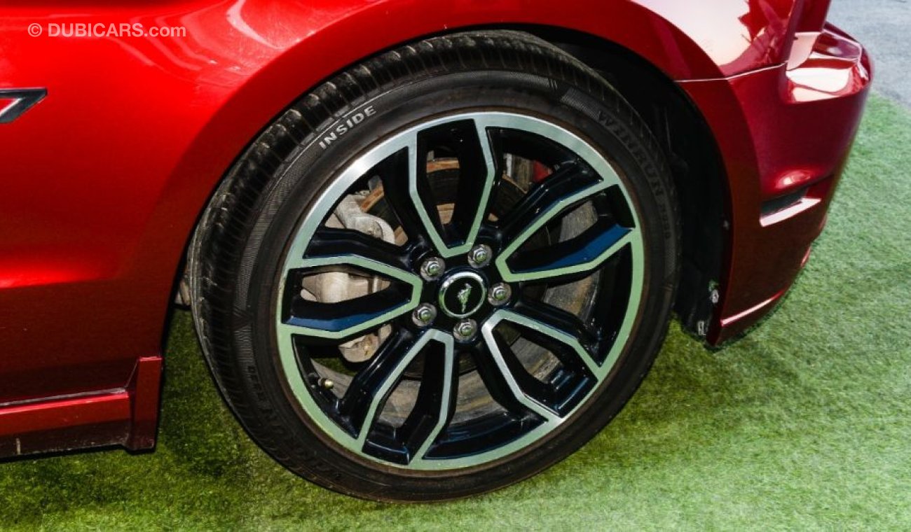 Ford Mustang Ford Mostung Model 2014 import American coulour Red very very clear