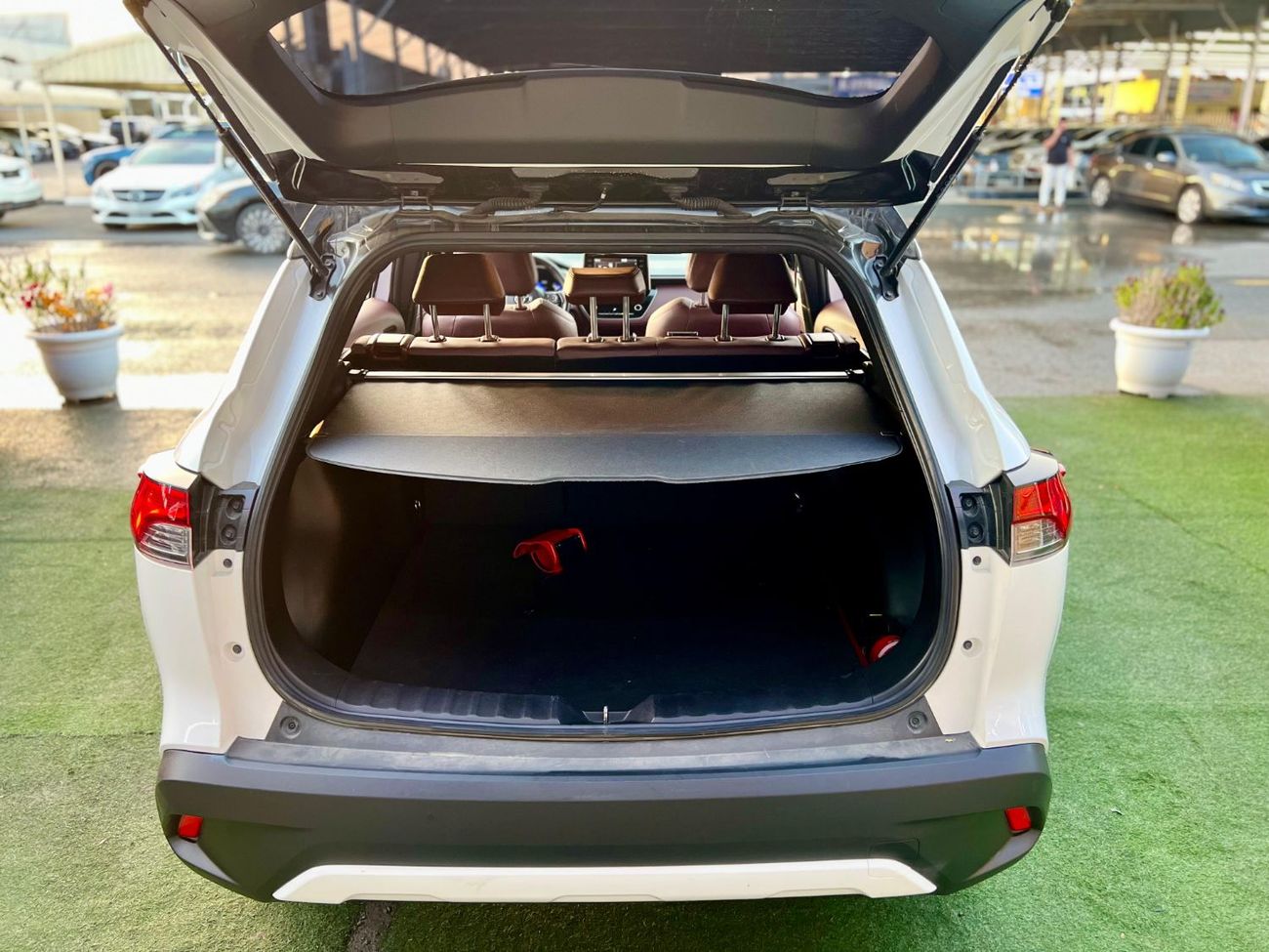 Toyota RAV4 2.5L VXR Hybrid gcc warranty one year bank financie available