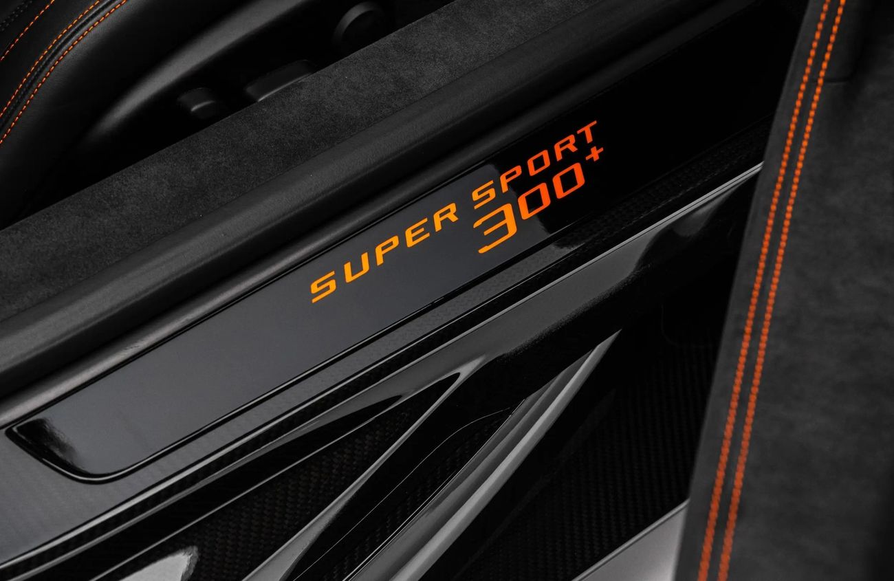 Bugatti Chiron 8.0L W16 Quad-Turbocharged Engine