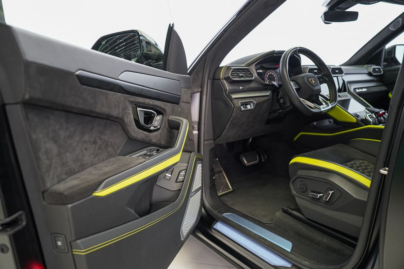 لامبورغيني اوروس Graphite Capsule