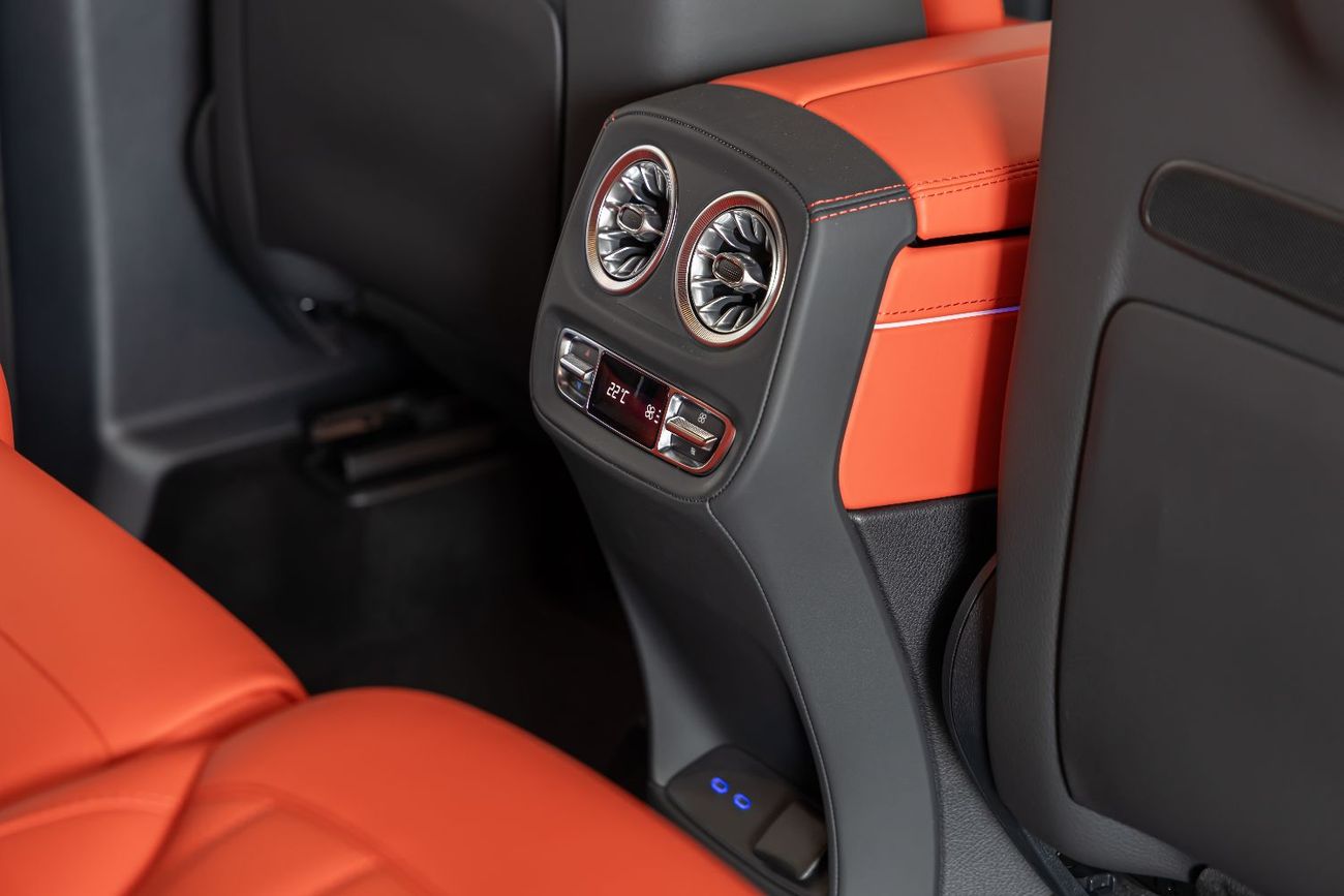 مرسيدس بنز G 63 AMG Double Night Pack|Fully Loaded|2026 Fully Cardbon Fiber |Gargash Auto Warranty PERFOMANCE PACKAGE