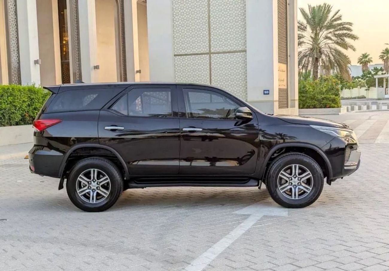 Toyota Fortuner Toyota Fortuner 2023model 2.4 v4 Diesel Engine Colour Black Key start Transmission Automatic Interio