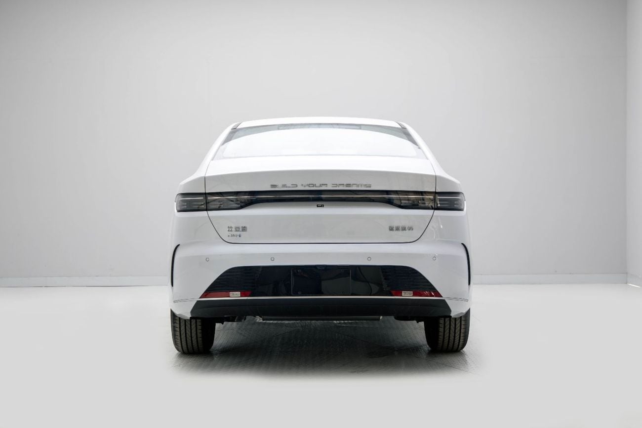 بي واي دي ديسترويار 05 DM-I Luxury 1.5L Plug in Hybrid - White Inside Grey | Export Only