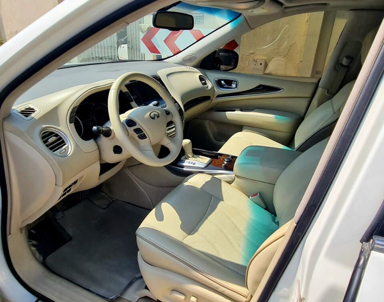 Infiniti JX35 Infiniti jx35 gcc 2013 full option