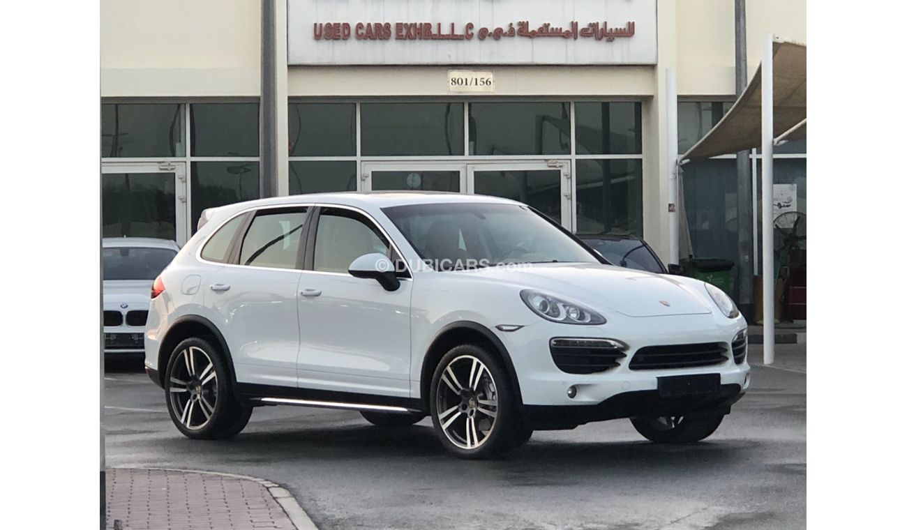 Porsche Cayenne PORSCHE CAYENNE S MODEL 2013  GCC CAR PERFECT CONDITION FULL OPTION PANORAMIC ROOF LEATHER STS BAC