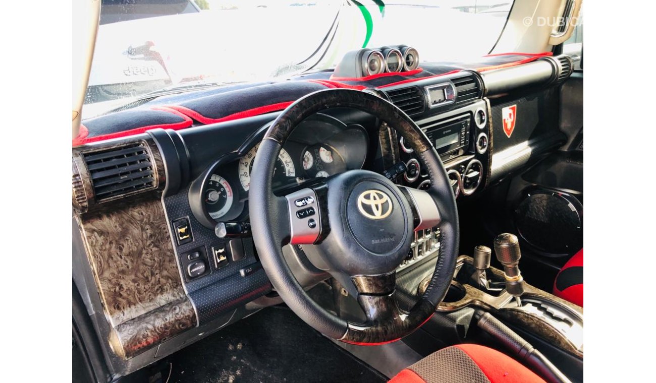 Toyota FJ Cruiser GCC RTA PASSED-JEEP-SPOILER-LEATHER SEATS-NEAT AND CLEAN INTERIOR