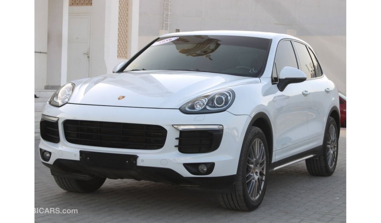 Porsche Cayenne PORSHE CAYENNE 2016 WHITE GCC EXCELLENT CONDITION WITHOUT ACCIDENT