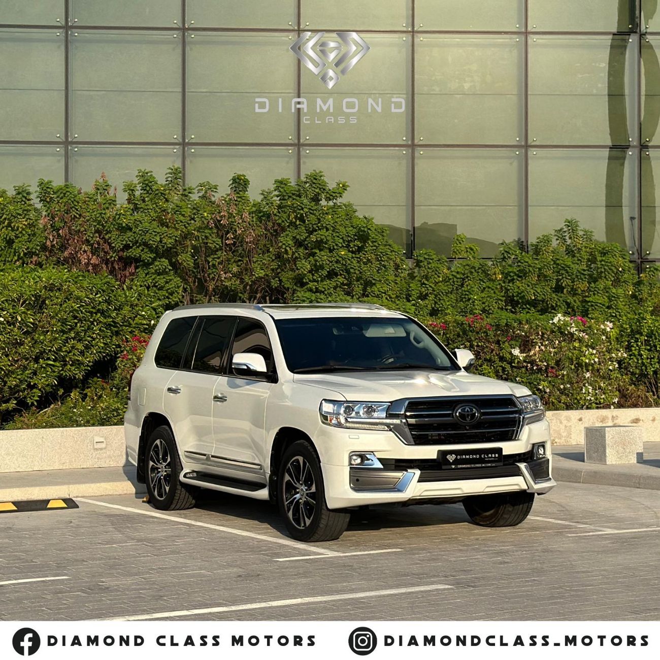 Toyota Land Cruiser Toyota Land Cruiser VXR Full option  GCC  Under Warranty  Full Service History