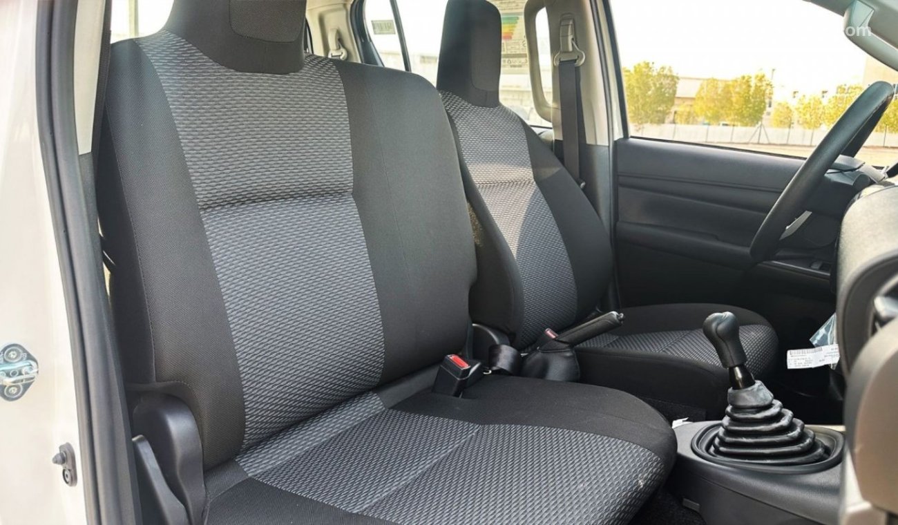 Toyota Hilux Toyota Hilux 2.7 petrol Manuel 2025 basic option four wheels