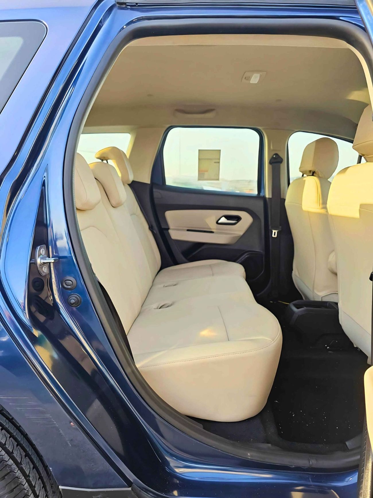 Renault Duster 2.0L 16" ALLOY RIMS / PUSH START / PARKING SENSOR / 4WD CODE#69077