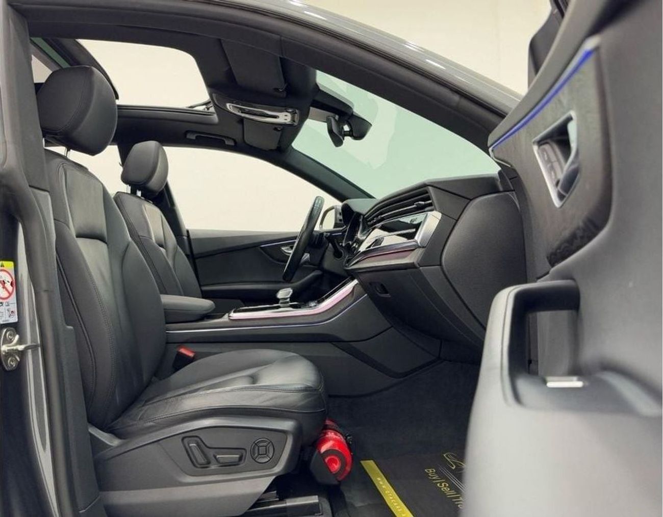 Audi Q8 55 TFSI quattro S-Line 3.0L (340 HP) 2020 Audi Q8 S-Line 55TFSI Quattro, Warranty, Full Service Hist