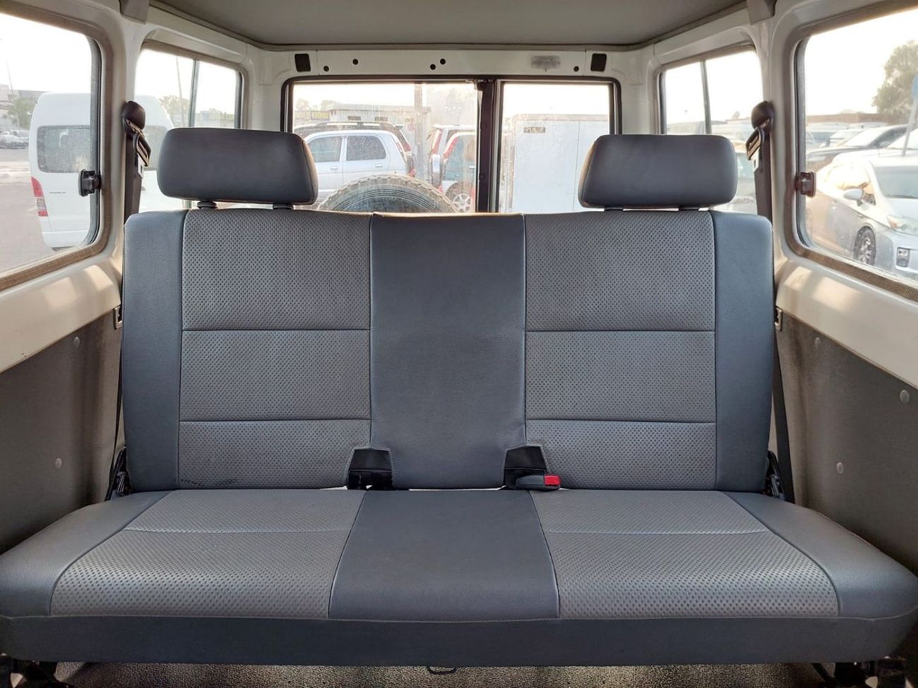 Toyota Land Cruiser TOYOTA LAND CRUISER SUV RHD 2017 MODEL 4.2 L DIESEL MANUAL(PM89627)