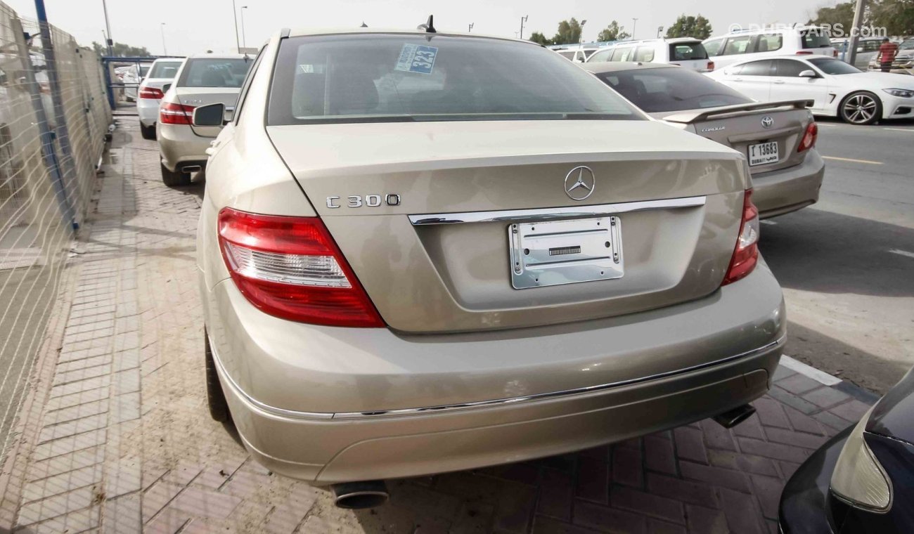 Mercedes-Benz C 300 2011 Mercedes-Benz C 300 Gold | A 1002