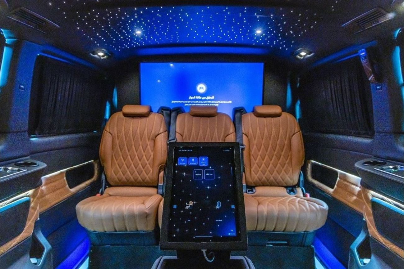 Mercedes-Benz V 300 Mercedes V300 VIP - 2025 GCC Specs Brand New With Warranty