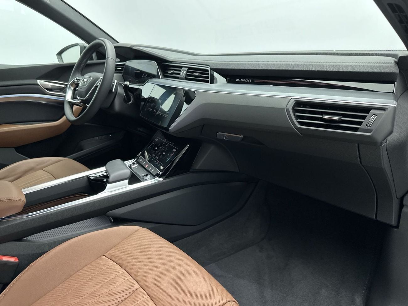 أودي Q8 إي ترون 55 quattro Advanced 408hp (Ref# 028541)