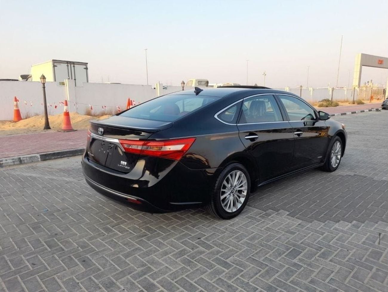 تويوتا افالون Toyota Avalon 2018 limited Hybrid