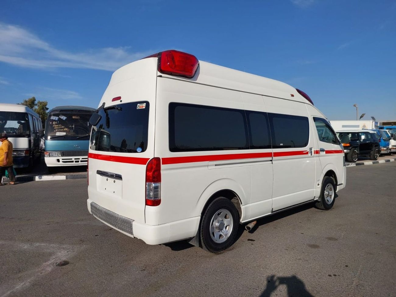 Toyota Hiace TOYOTA HIACE VAN AMBULANCE RHD 2015 MODEL 2.7 L PETROL AUTOMATIC(PM15323)