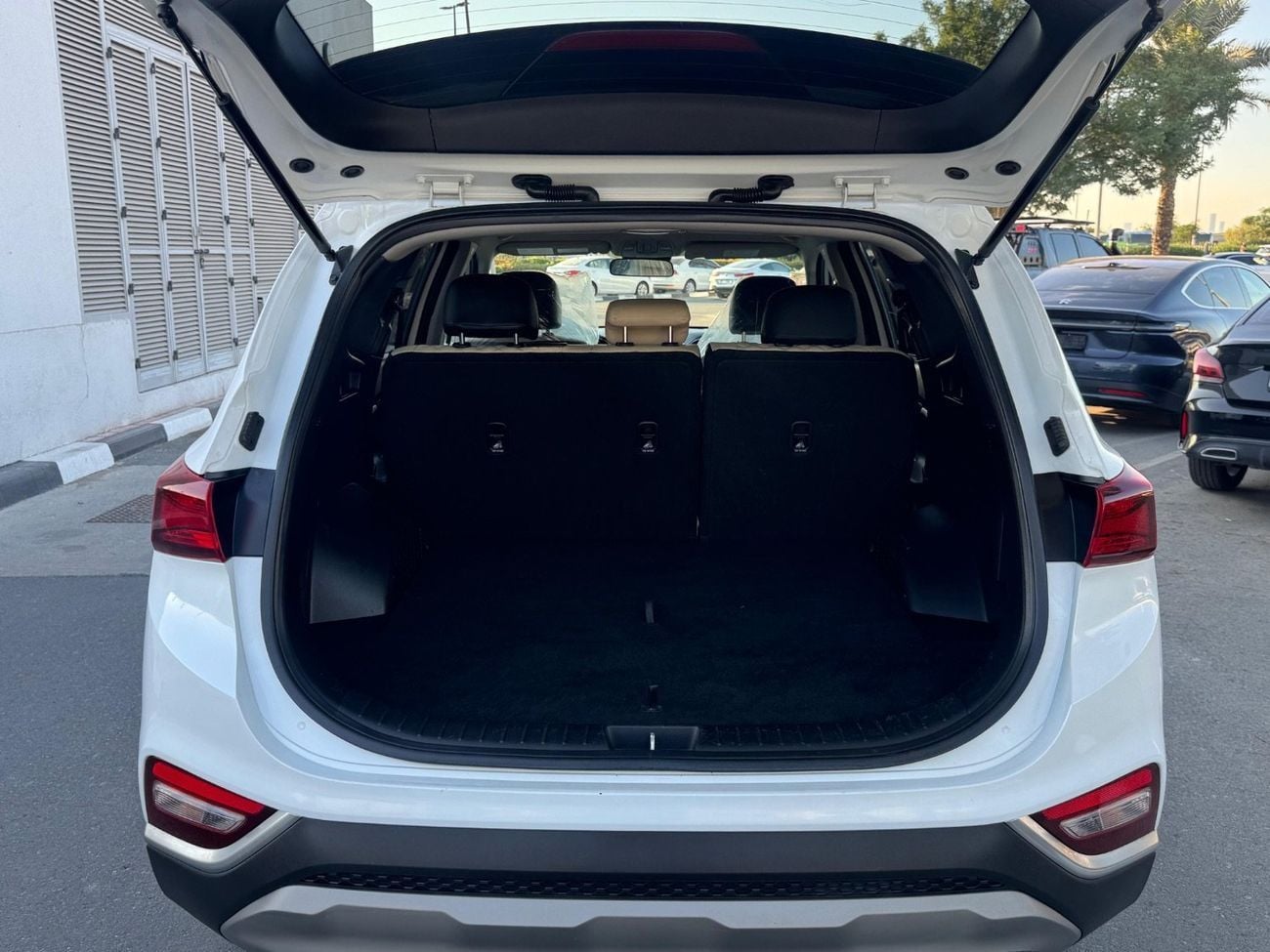 Hyundai Santa Fe STD (NON GCC) 2019 2.4/V4 LEATHER SEATS CANADA SPEC