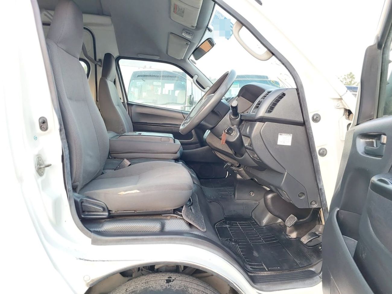 تويوتا هاياس TOYOTA HIACE VAN RHD 2015 MODEL 3.0 L DIESEL AUTOMATIC(PM16208)