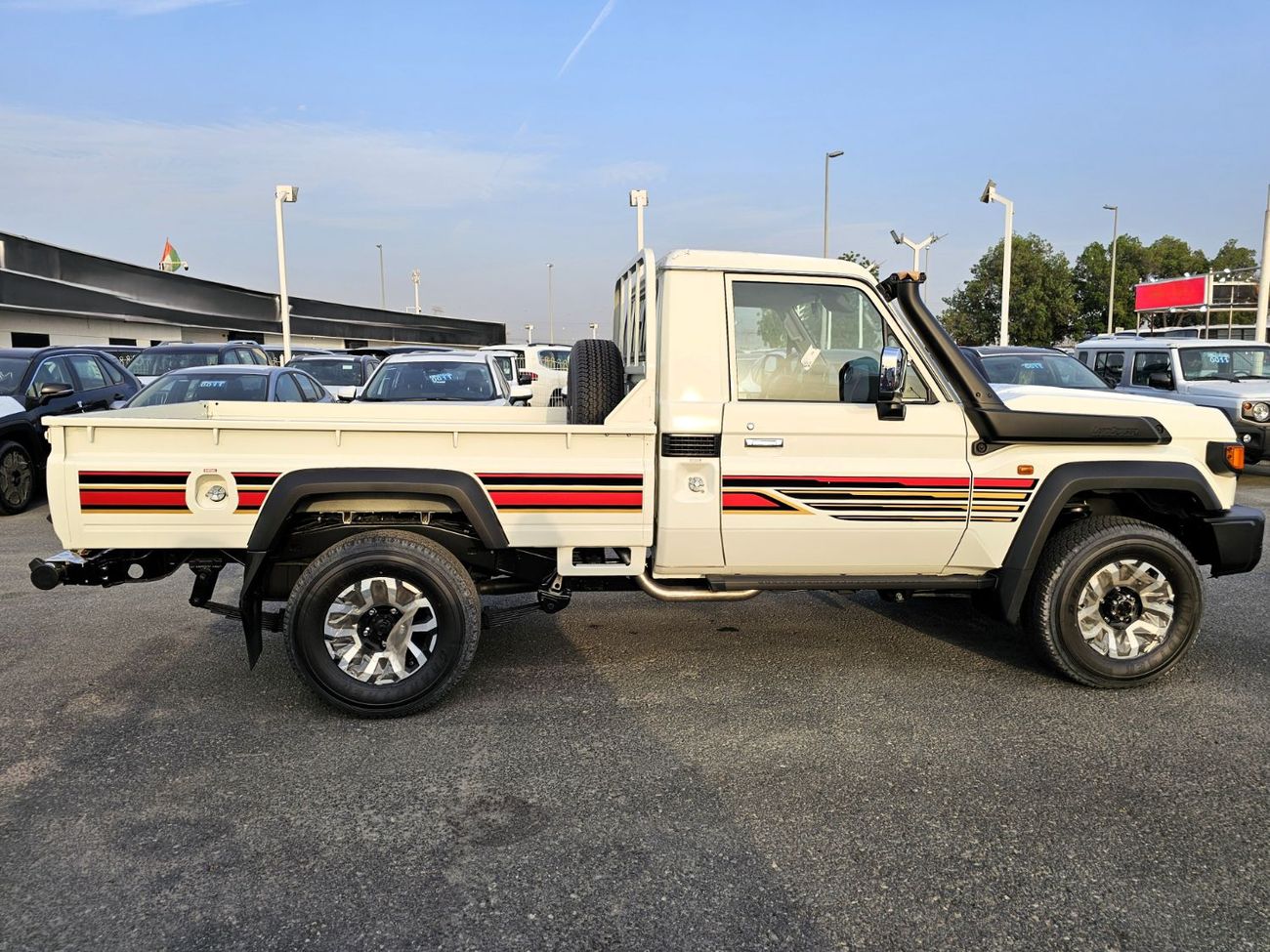 تويوتا لاند كروزر TOYOTA LC79 SINGLE CABIN DIESEL Z AUTO 2.8 V6 - 2025 MODEL - WHITE INSIDE TAN - OMANI