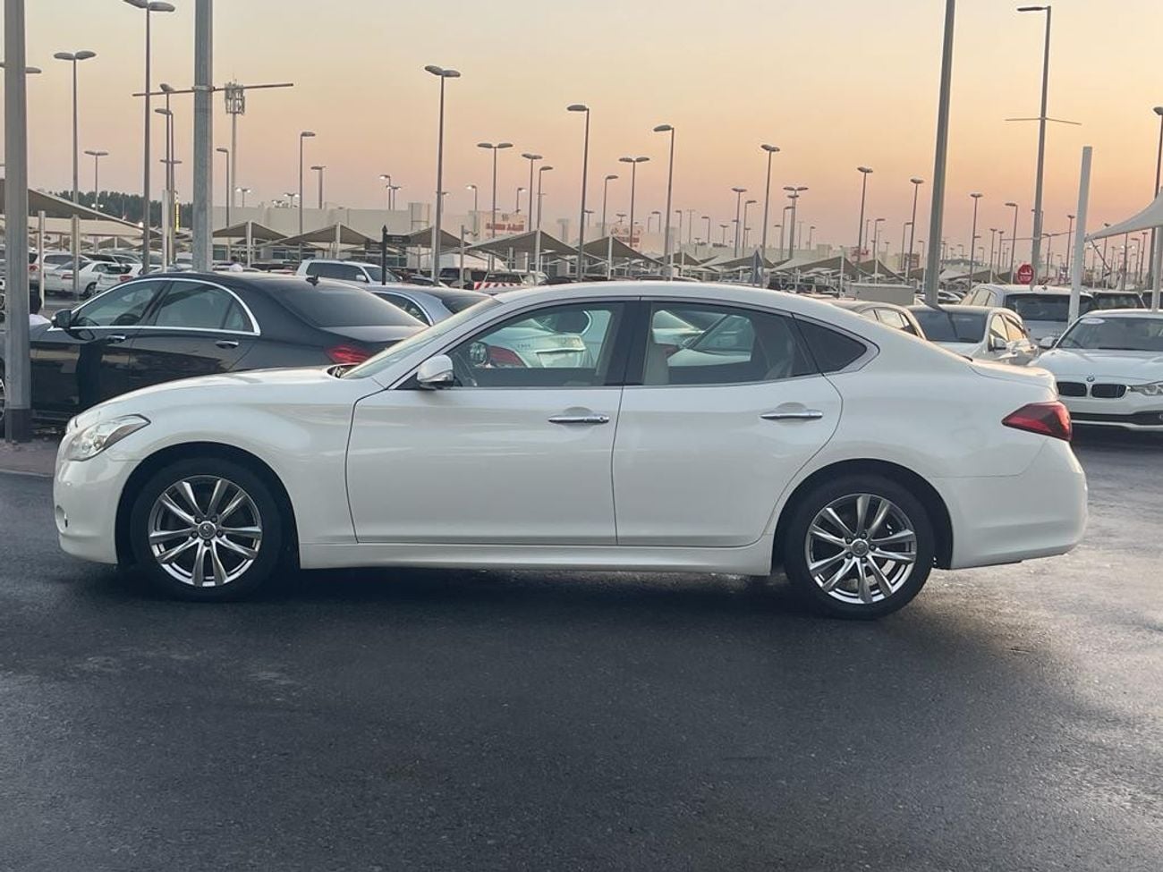 Infiniti QX70 Luxury Infiniti Q70_Gcc_2017_Excellent_Condition _Full option