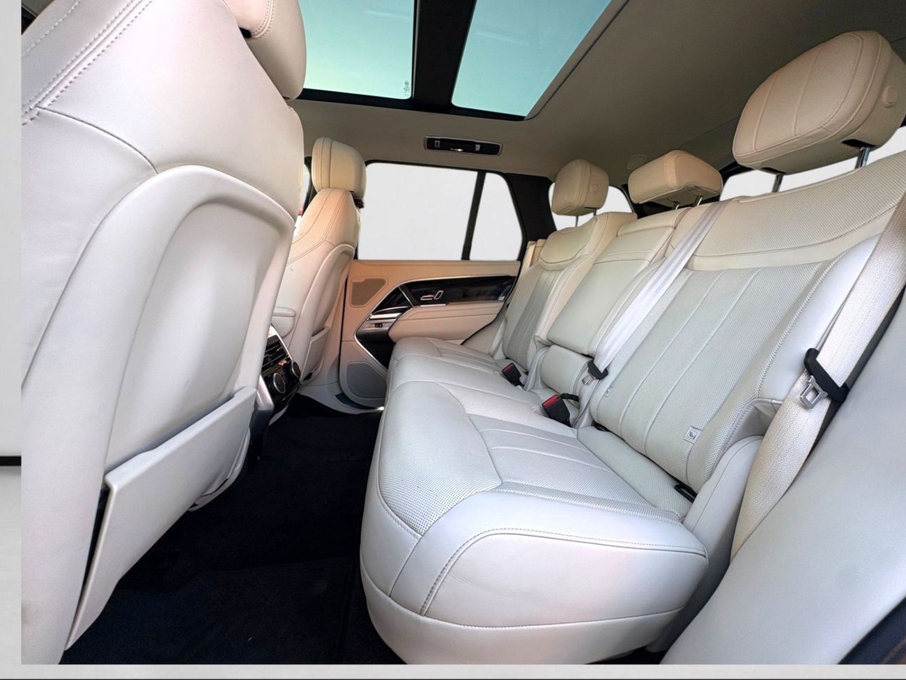 Land Rover Range Rover HSE P530 AED 8,400 P.M | 0% DOWN PAYMENT | RANGE ROVER VOGUE SE P530 | 4.4L TWIN-TURBO V8 – 523 HP |