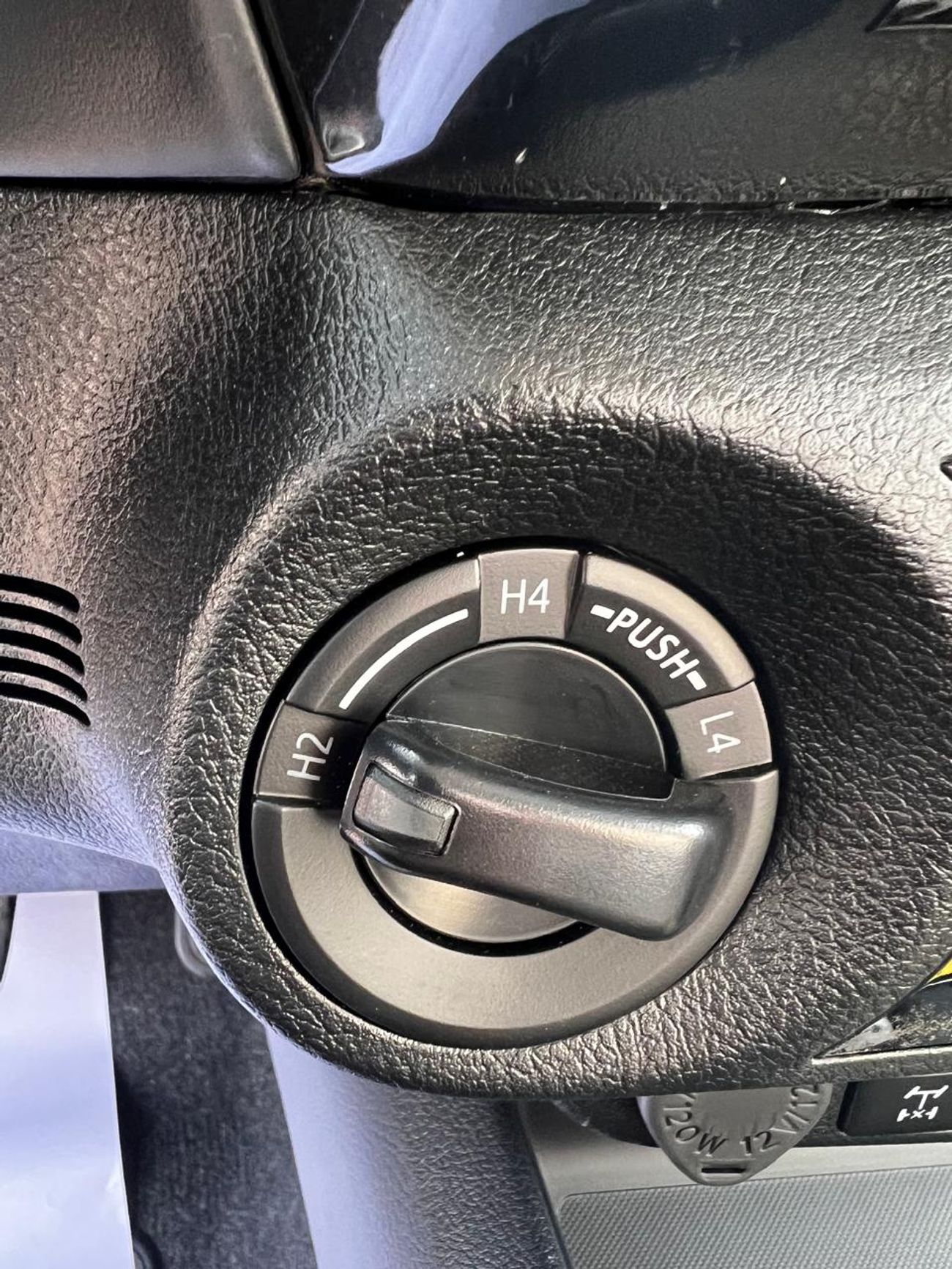 تويوتا هيلوكس S GLX 2.4L 4WD A/T