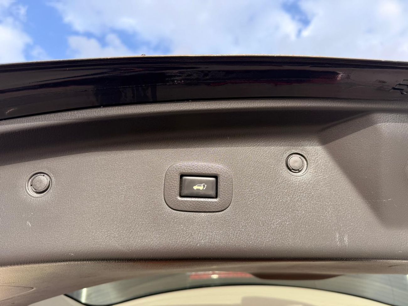 Nissan Armada 4WD 5.6 L Nismo