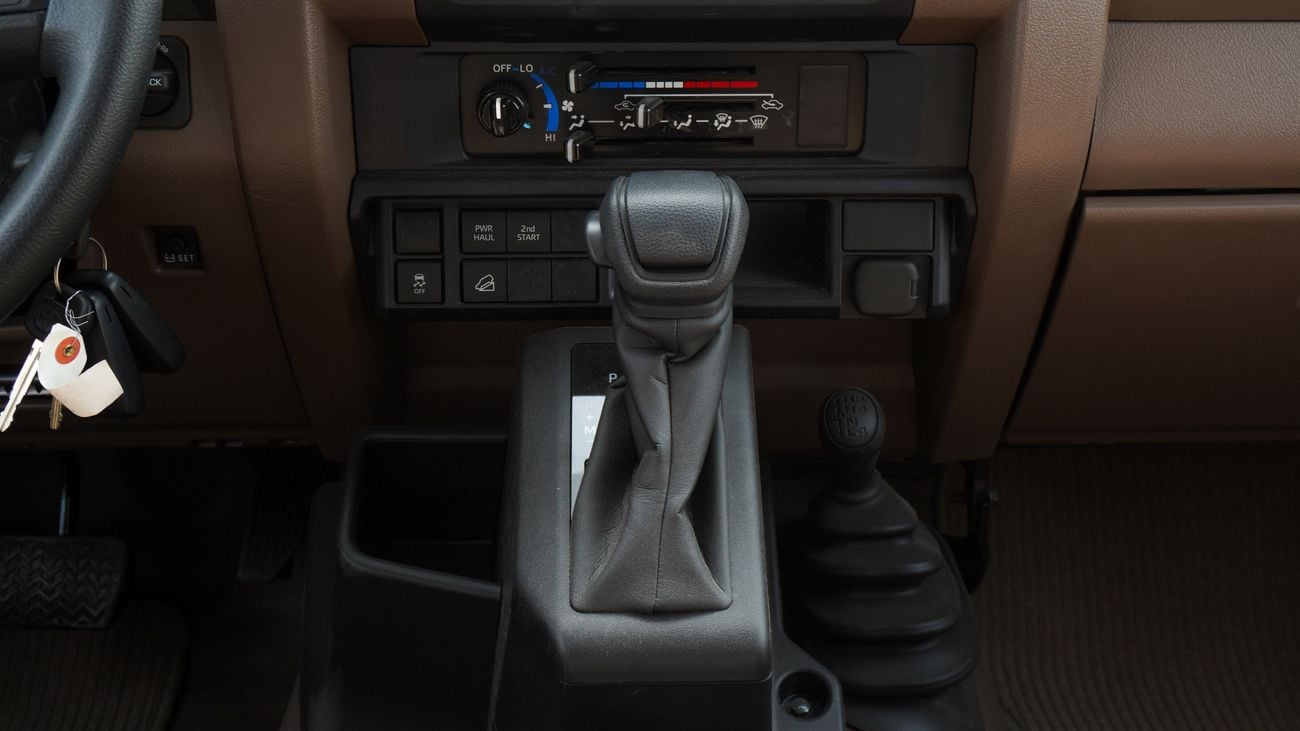 Toyota Land Cruiser Pick Up 4.0L V6 Double Cabin A/T