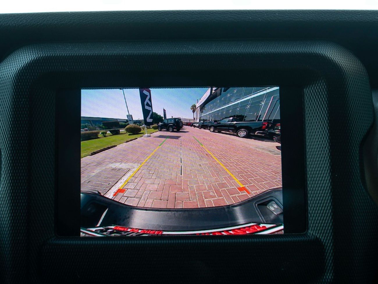 جيب جلادياتور AED 2,516 PM • GLADIATOR SPORT • ONLY 43,000 KM • OFFICIAL JEEP WARRANTY UNTIL 2027