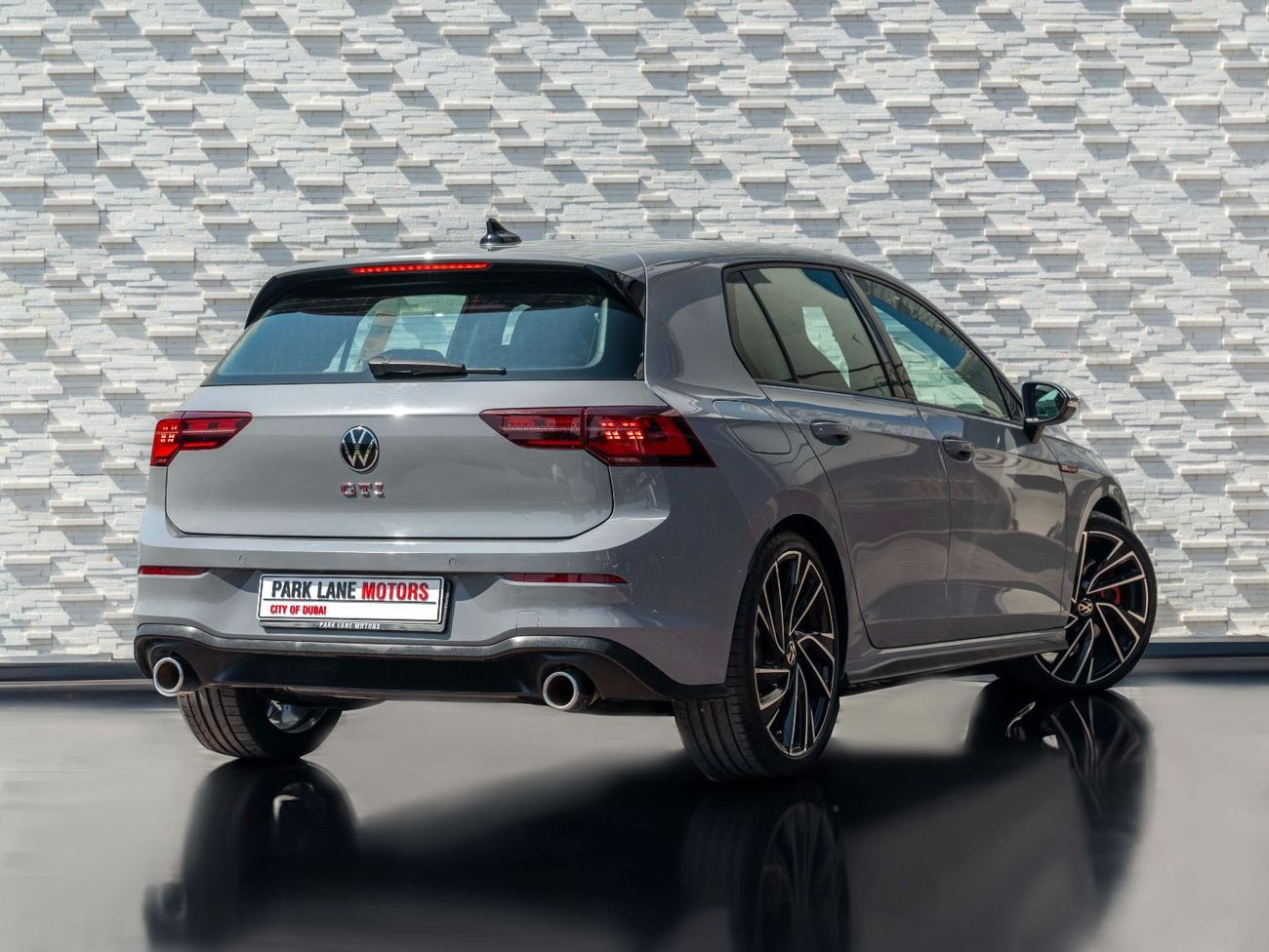 Volkswagen Golf GTI AED 1,808 PM • GTI P2 FULL • LOW KM • OFFICIAL VOLKSWAGEN WARRANTY UNTIL 2026 • STUNNING COLOUR