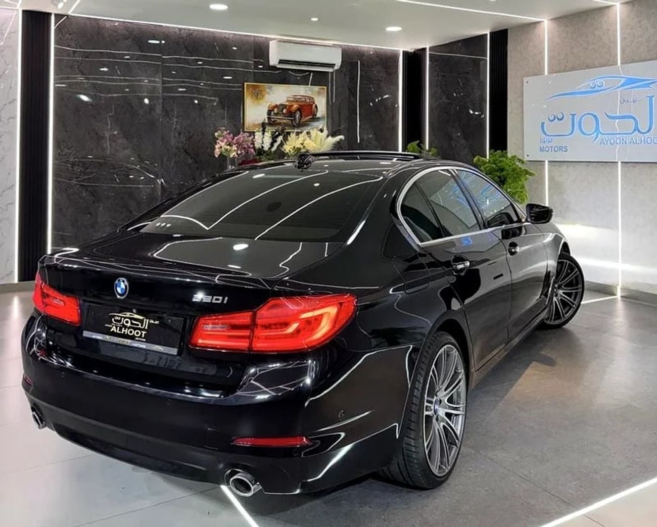 بي أم دبليو 520i EXCLUSIVE LUXURY ELITE BLACK 520i || TOP RANGE || GCC || SCREENS || LIKE