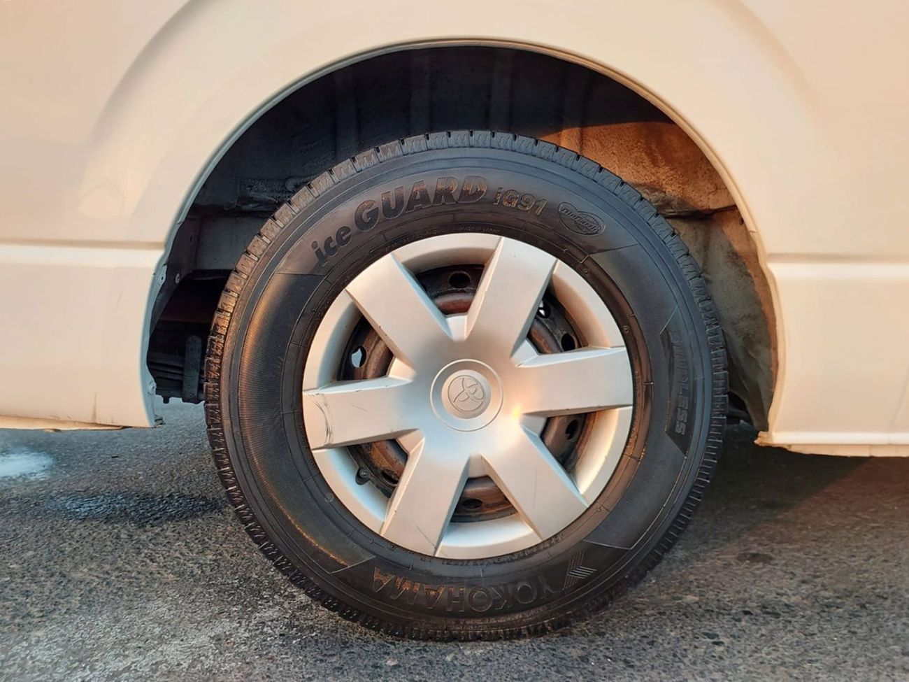 Toyota Hiace TOYOTA HIACE COMMUTER VAN RHD 2015 MODEL 3.0 L DIESEL AUTOMATIC(PM26406)