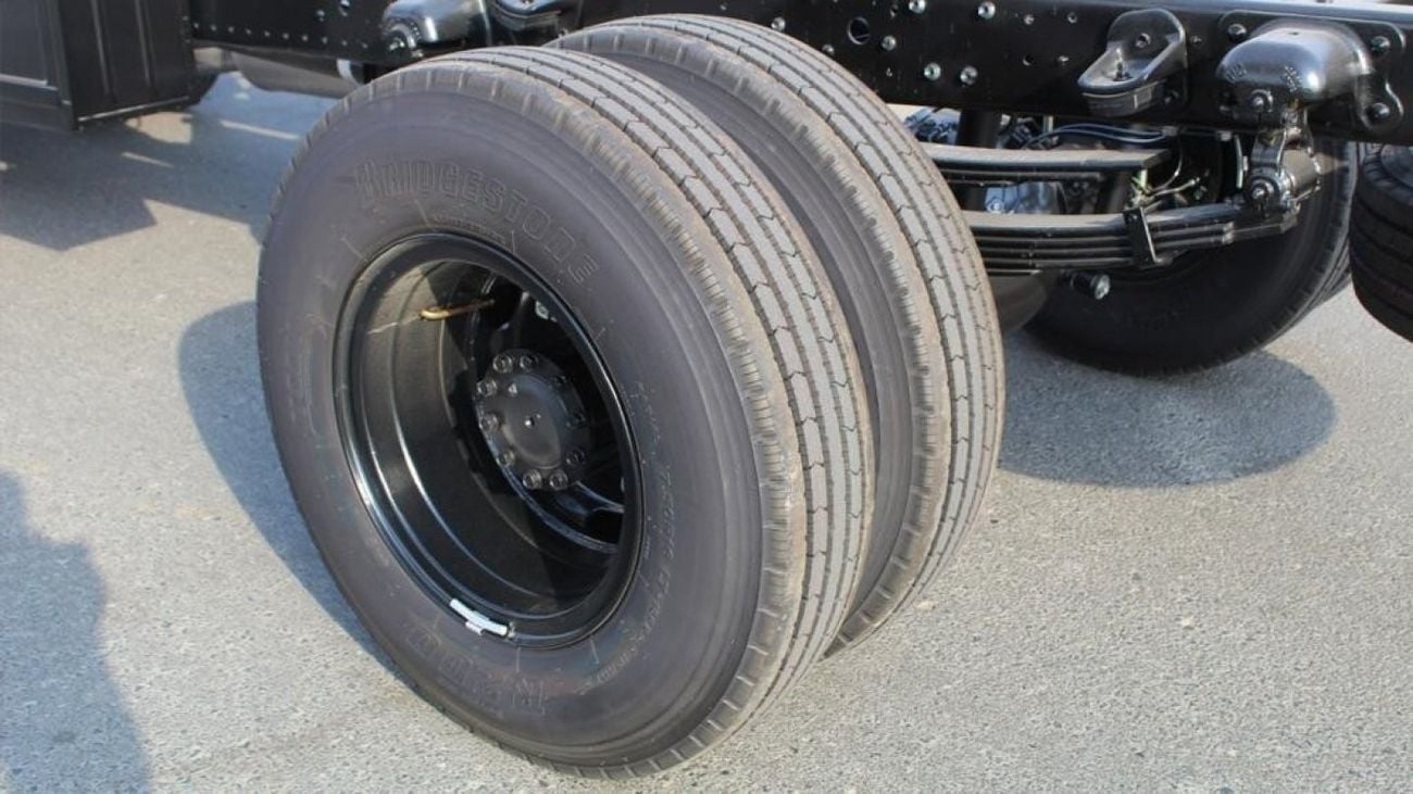 Hino 300 HINO 300 XZU 710L 6.5 TON 300S WIDE CAB 4X2 ( export only )