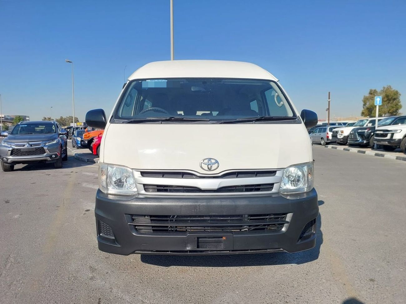 Toyota Hiace TOYOTA HIACE COMMUTER VAN RHD 2012 MODEL 3.0 L DIESEL AUTOMATIC(PM13847)