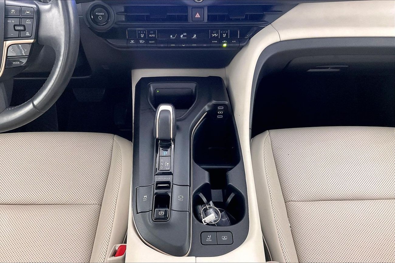 Toyota Crown Platinum | National Day Celebration | Guaranteed Warranty | 0 Down Payment