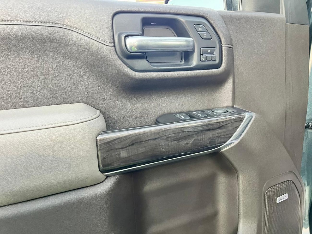 Chevrolet Silverado Chevrolet silverado LTZ Model 2020 Gcc specs