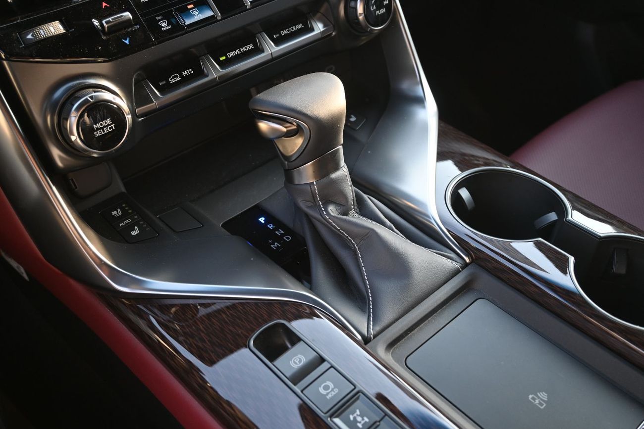 Lexus LX600 SIGNATURE Turbo Sport, 3.5L Twin-Turbo V6, Color Black