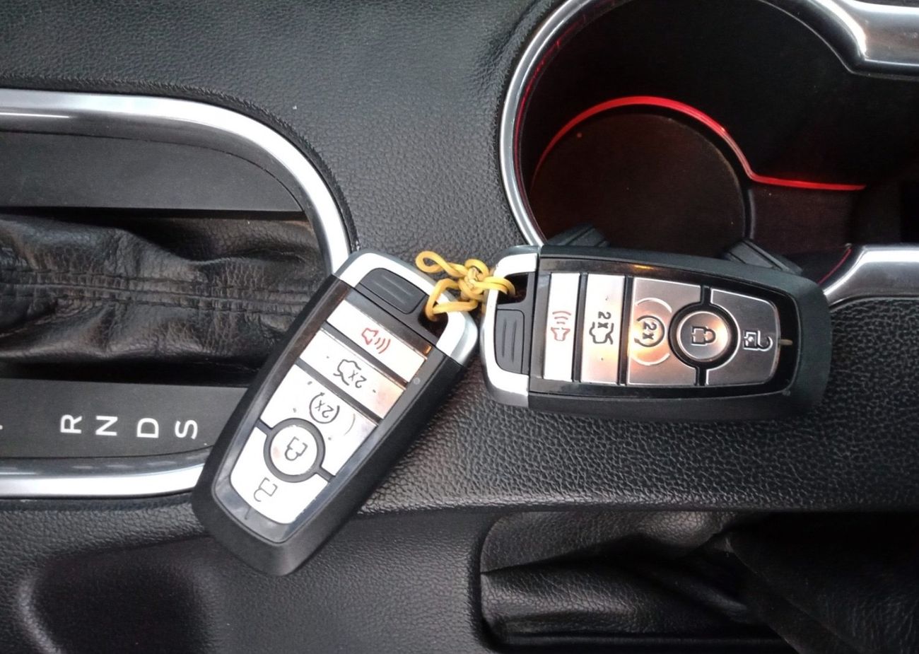 Ford Mustang Ford mustang ecoboost convertible V4  Body kit GT Model 2019 Price: 68000 Dhs Mileage: 44000 Mi Spec