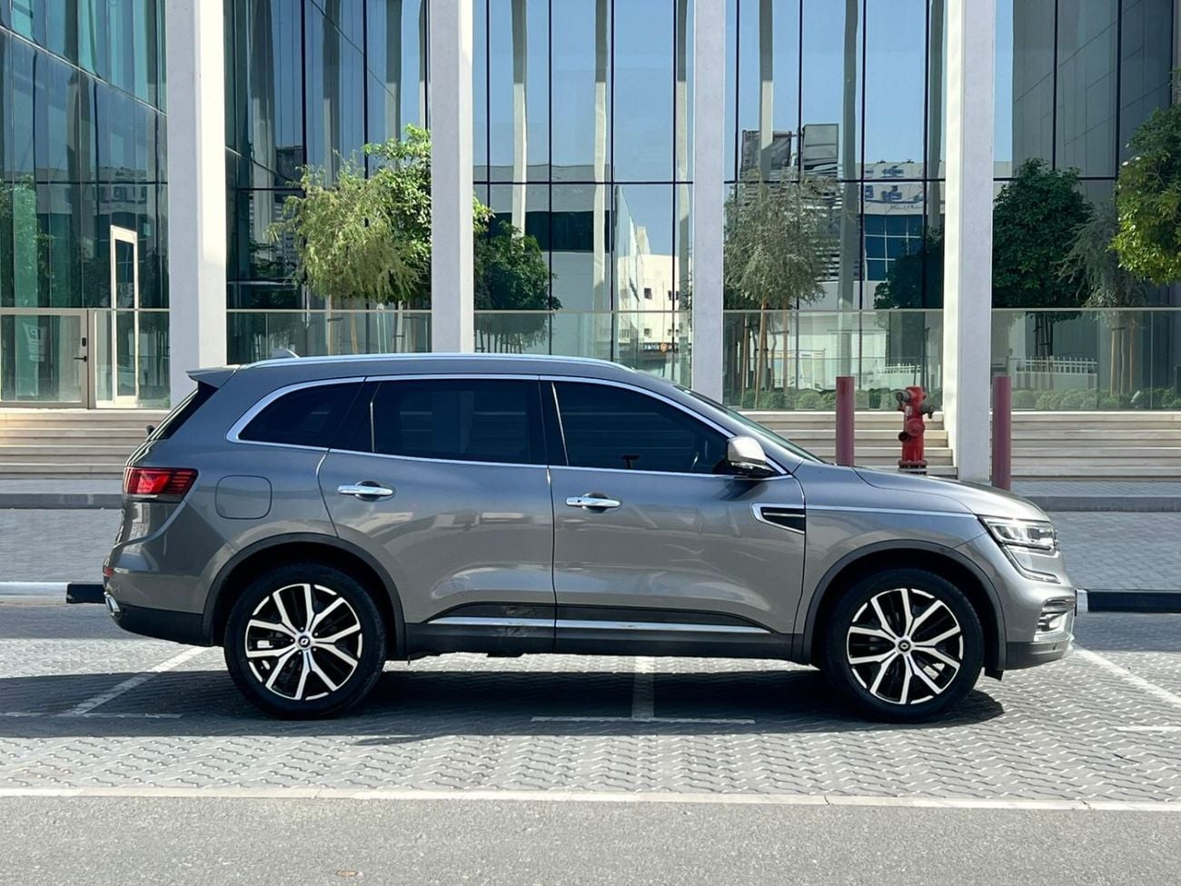 Renault Koleos 2022 Renault Koleos Limited Edition 2.5L 4x4 CVT Smooth Gear - Full Panoramic View - Front & Sensor