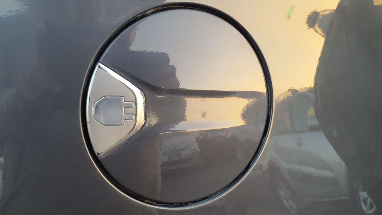 تويوتا برياس Prius PLUG IN  Fresh Import 2013 Model