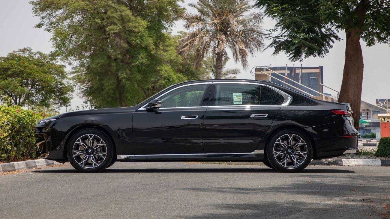 BMW 735i BUSINESS EXCELLENCE | GCC Specs | 2026 | 3 Years Warranty & Contract Service | For Local Registratio