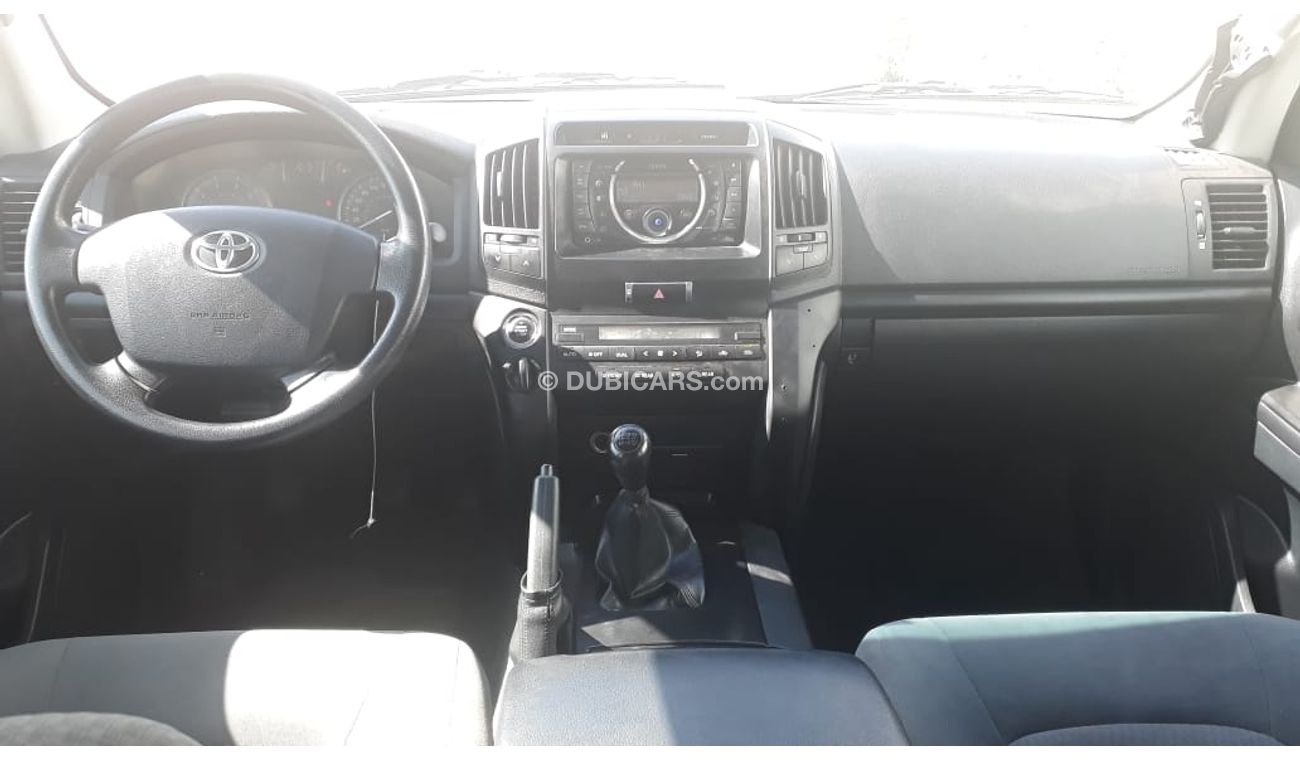 تويوتا لاند كروزر تويوتا لاند كروزر 2013 جي اكس ار جير عادي بدون حوادث او صبغ