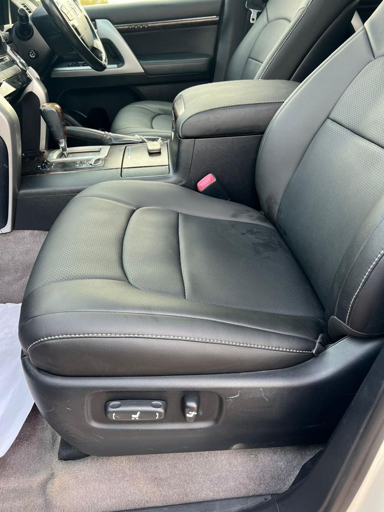 تويوتا لاند كروزر Landcruiser Sahara white colour with black interior RHD Diesel 8 seaters