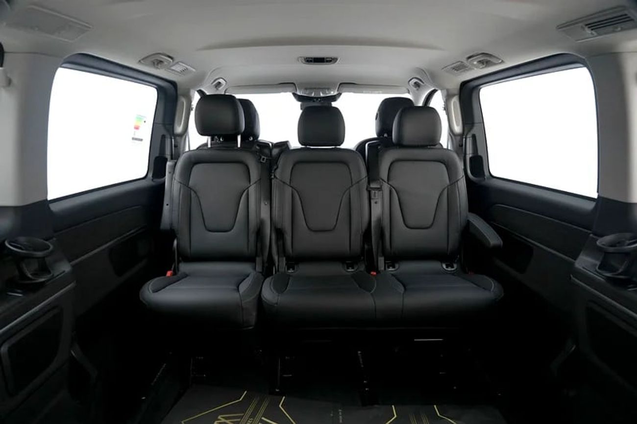 Mercedes Maybach V Class Maybach V300 AVANTGARDE | GCC 0km | Agency Warranty | 360 View | 64 colors Ambeint Lights