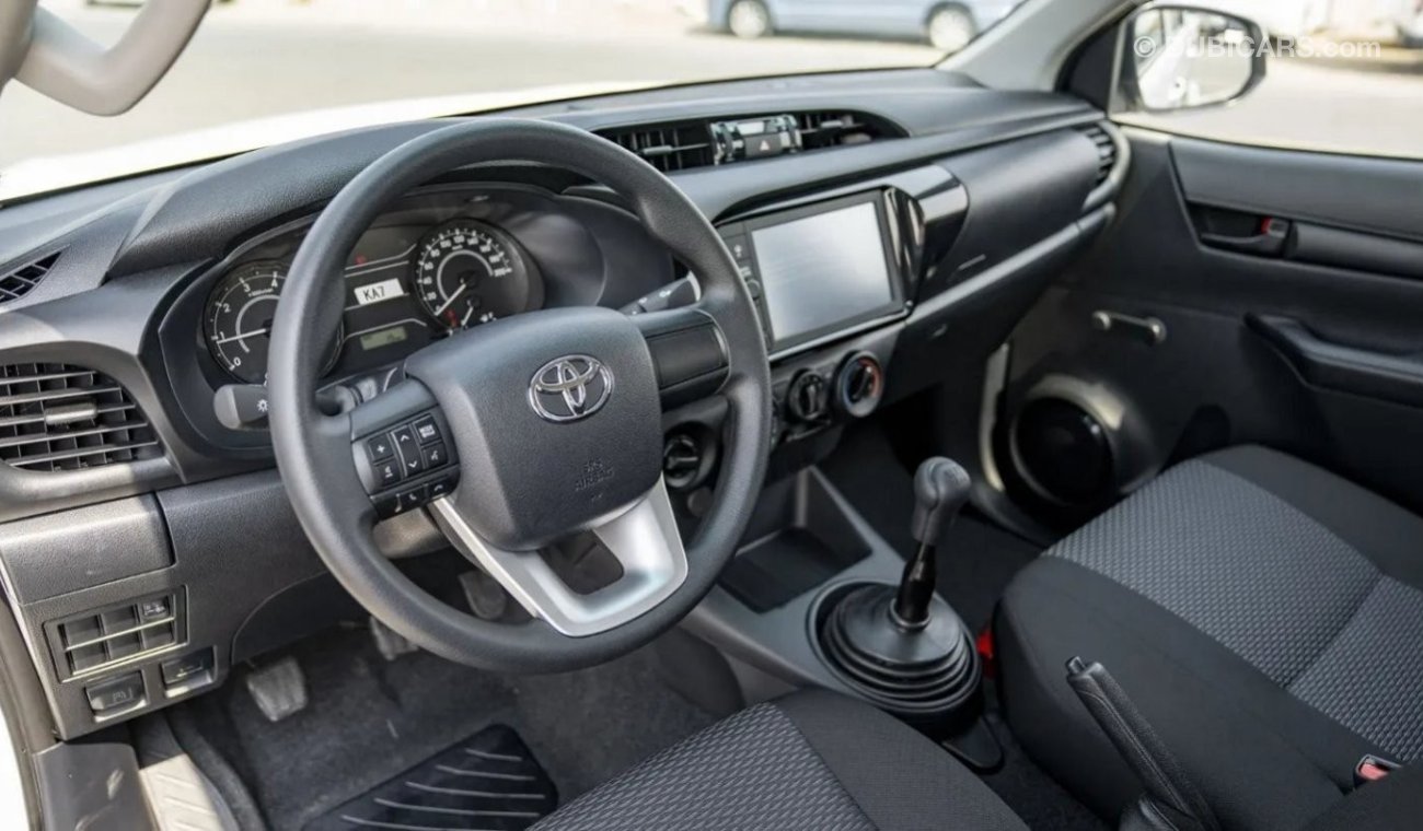 تويوتا هيلوكس Toyota hilux 2.4L diesel basic option