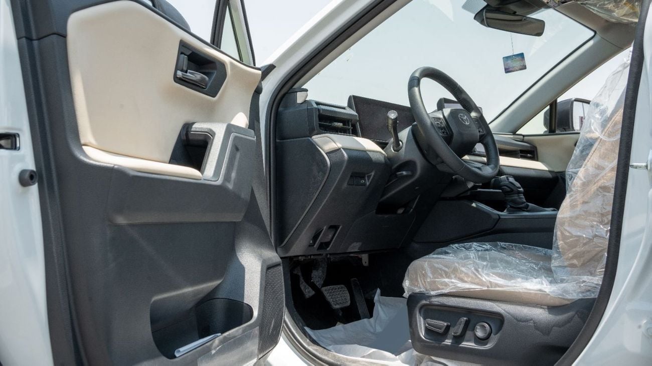 تويوتا راف ٤ GXR HEV 2026 Toyota Rav4 XLE 2.5L AT Hybrid (White-Beige)