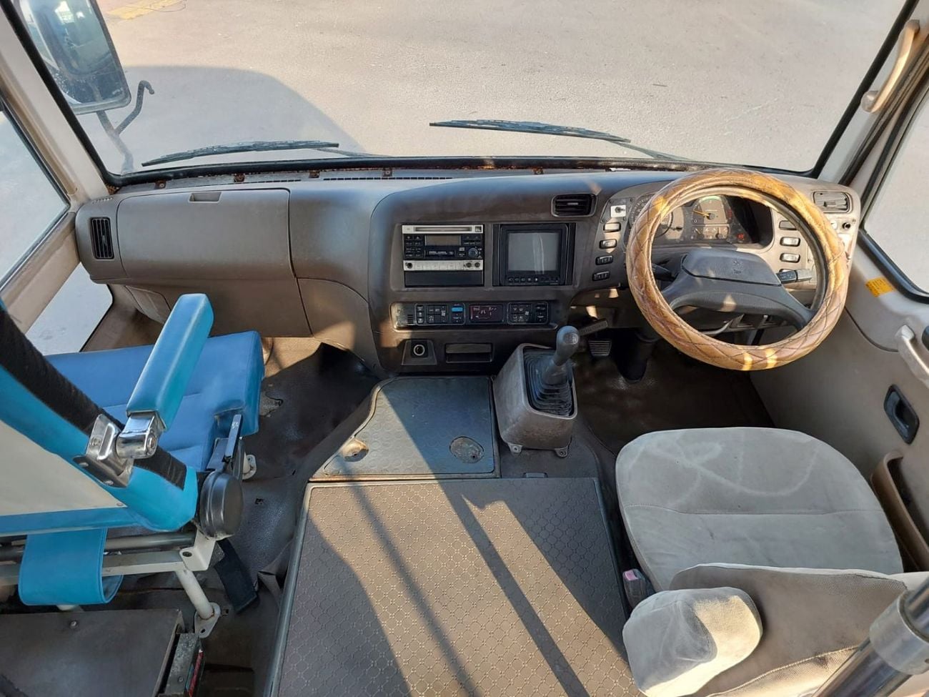 ميتسوبيشي روزا (RAMADAN OFFER) MITSUBISHI ROSA BUS RHD 2004 MODEL 5.2 L DIESEL MANUAL(PM00303)