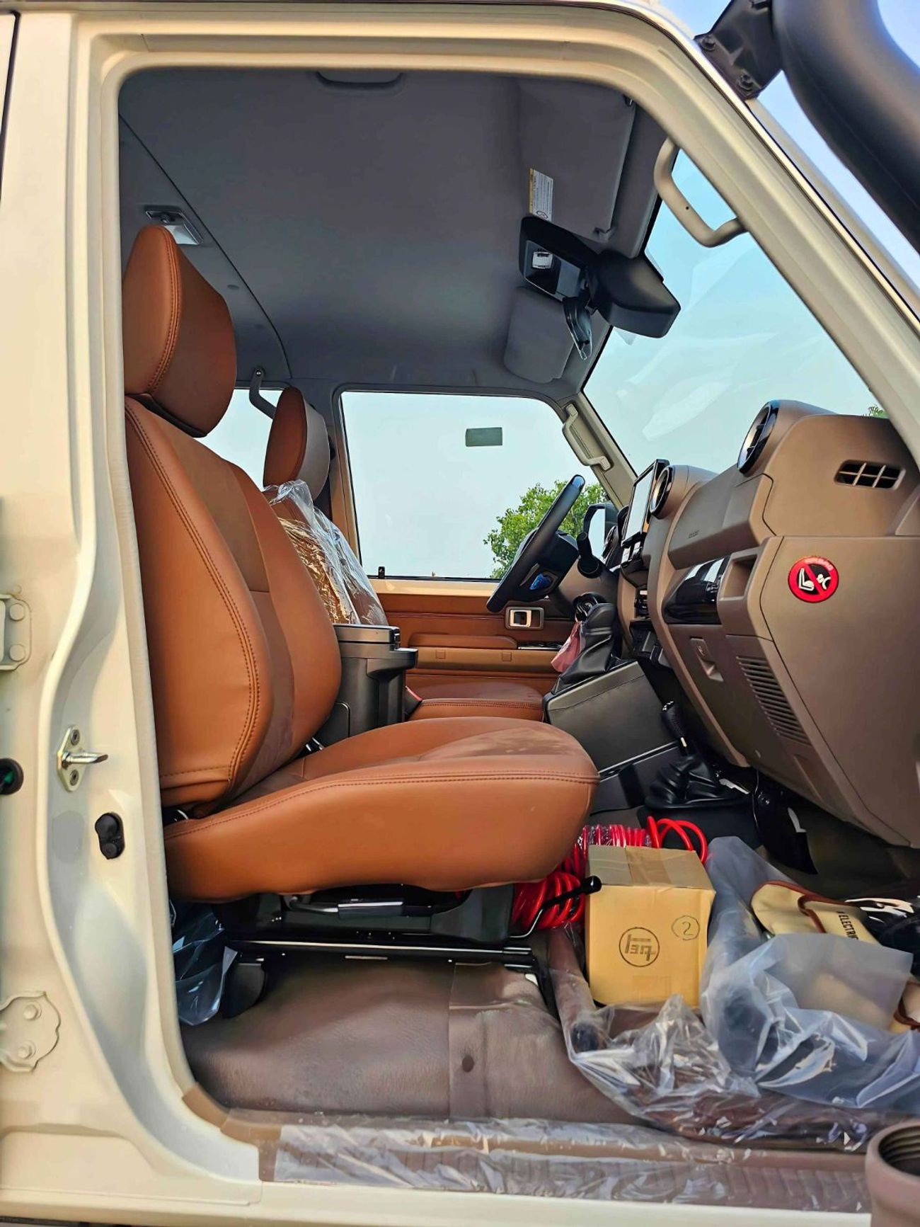 Toyota Land Cruiser Pick Up LX-Z1 LC79 / DOUBLE CABIN AUTOMATIC / 2.8L DIESEL V4 4WD / DVD+CAMERA /SNORKEL,WINCH (CODE # LX-Z1)